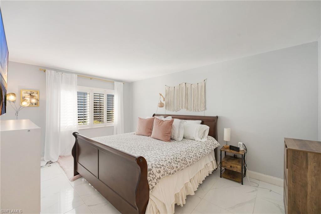 GLADES COUNTRY CLUB - Residential