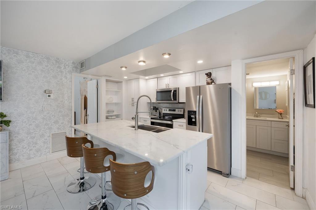 GLADES COUNTRY CLUB - Residential