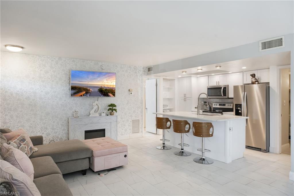 GLADES COUNTRY CLUB - Residential