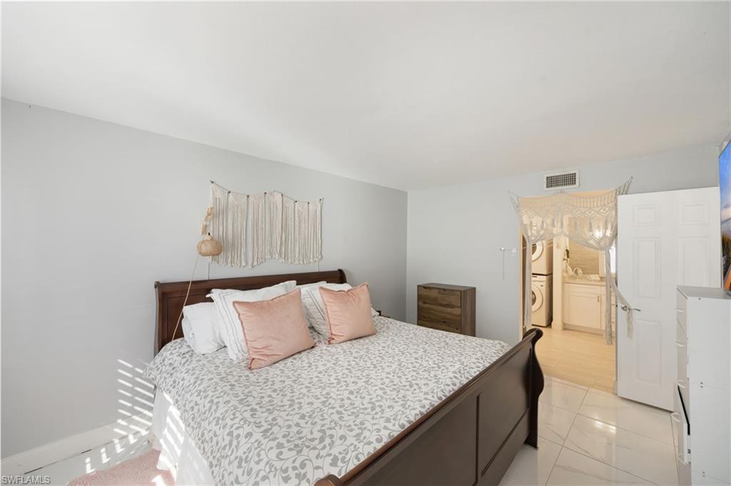 GLADES COUNTRY CLUB - Residential