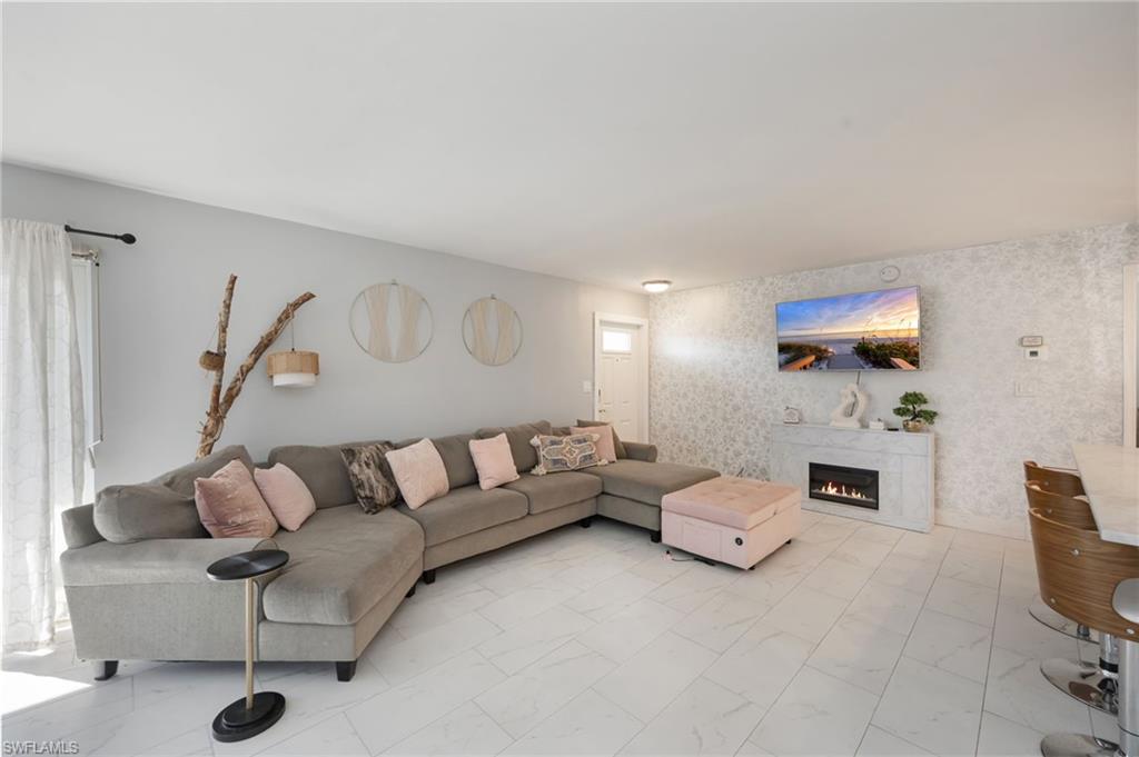 GLADES COUNTRY CLUB - Residential