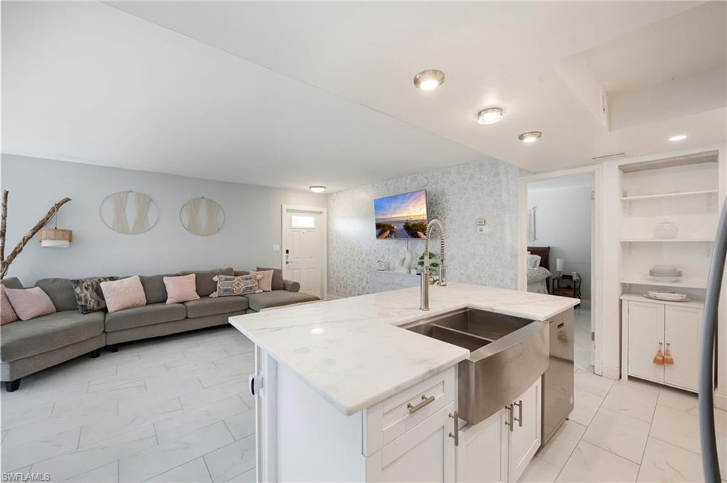 GLADES COUNTRY CLUB - Residential