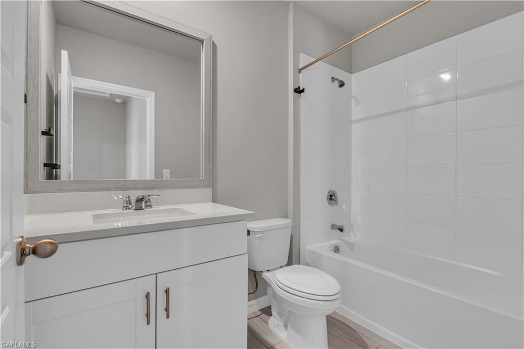 CRESCENT LAKES - Residential Lease