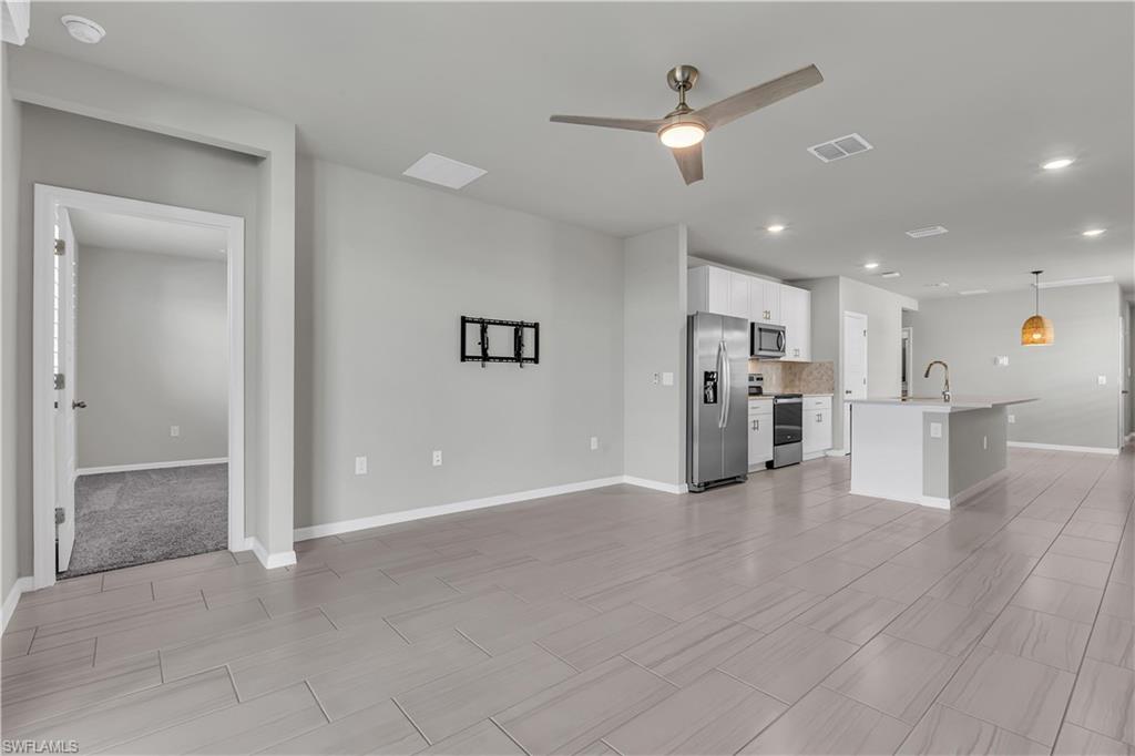 CRESCENT LAKES - Residential Lease