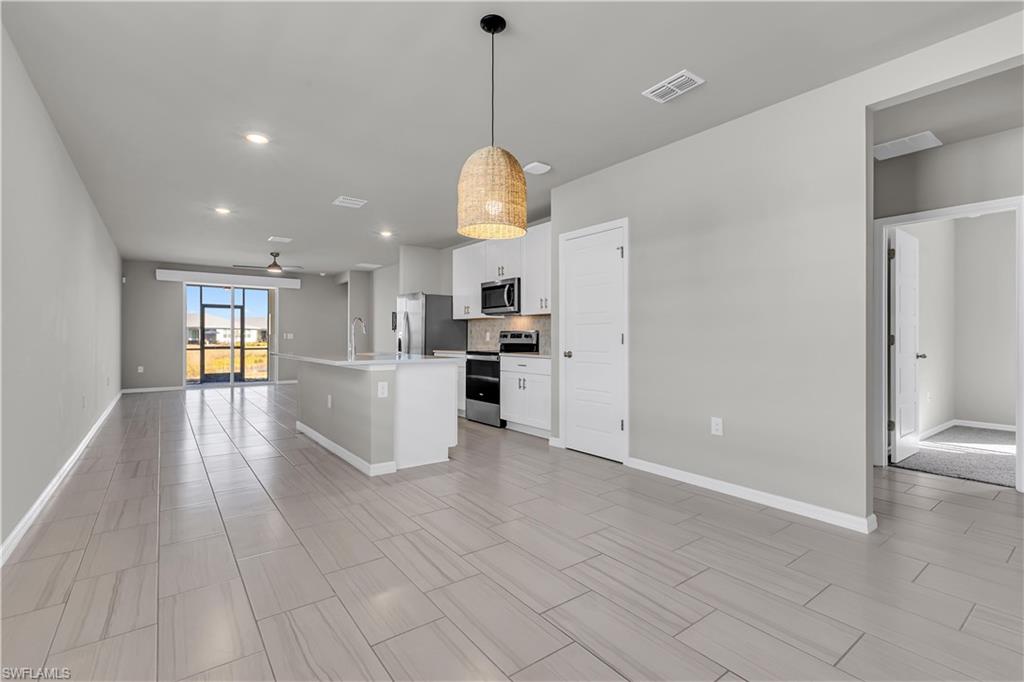 CRESCENT LAKES - Residential Lease