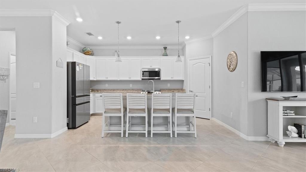 900 BUILDING - Residential