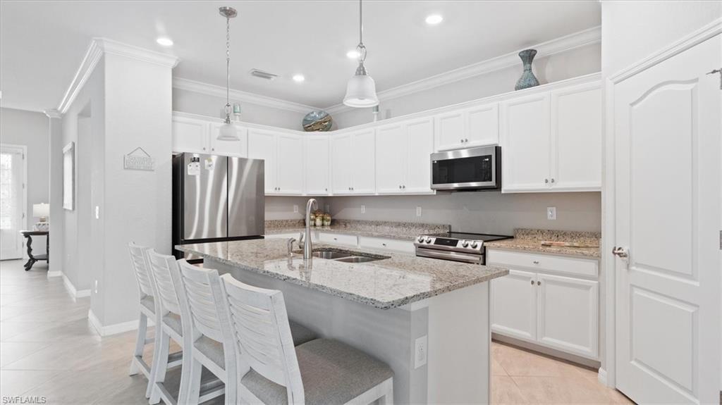 900 BUILDING - Residential