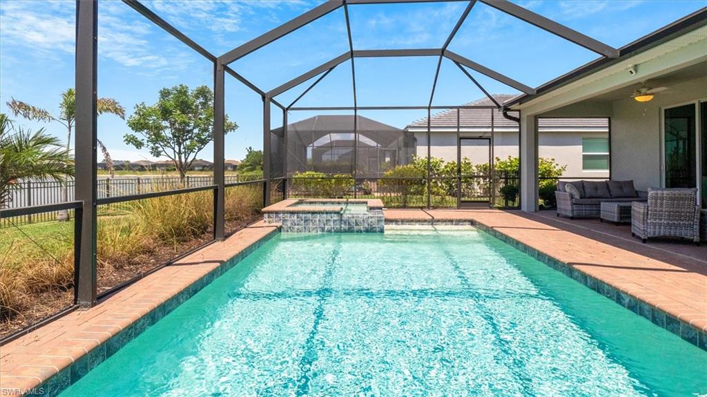 900 BUILDING - Residential