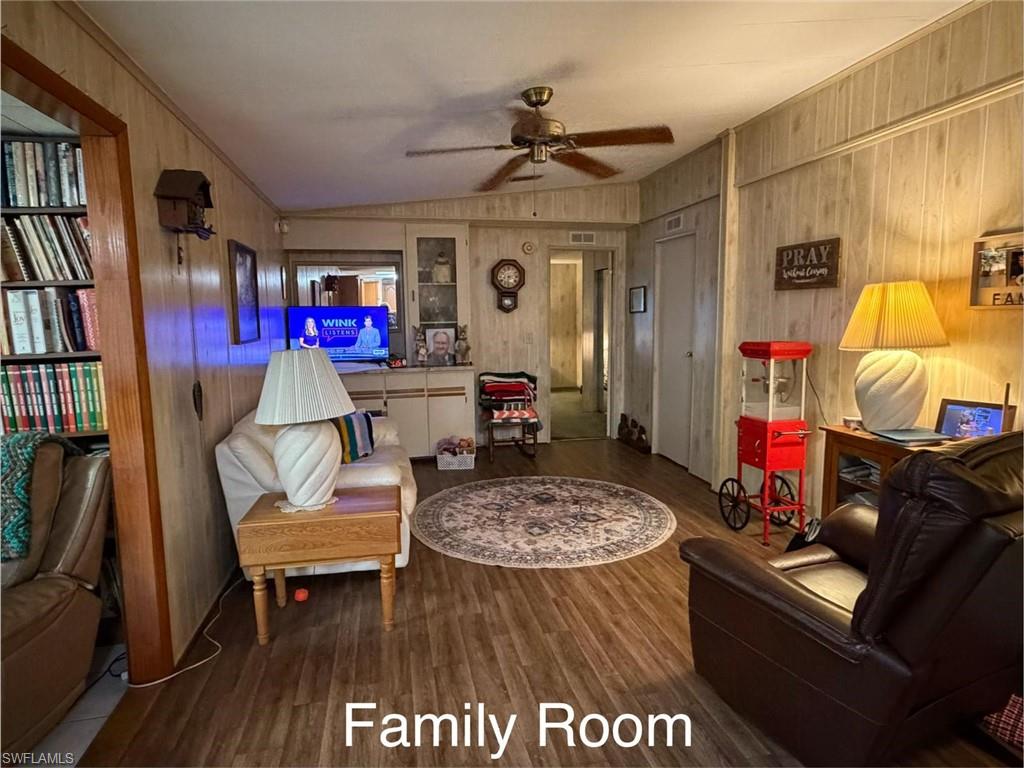 SEMINOLE MANOR - Residential