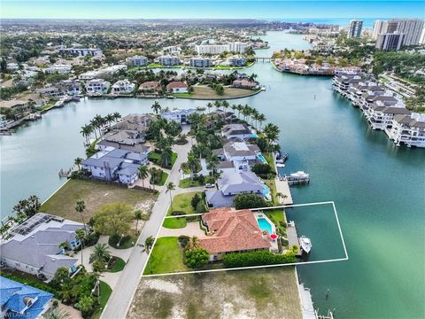 313 Neapolitan WAY NAPLES FL 34103