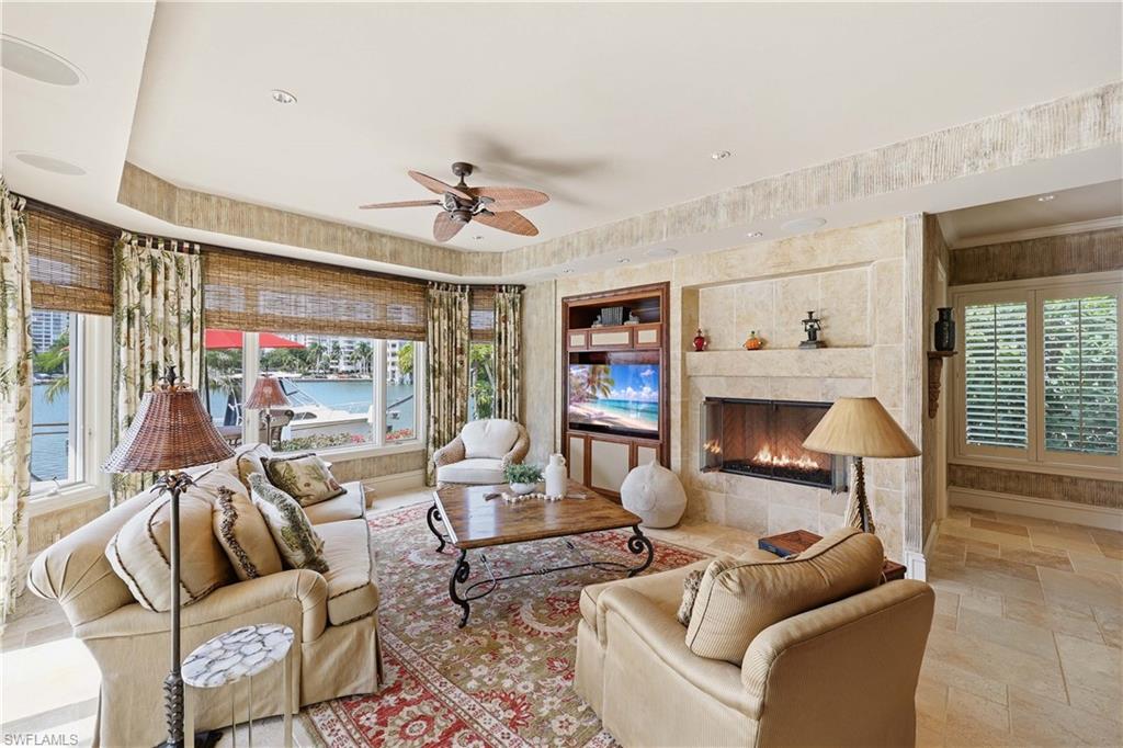 PARK SHORE - Residential