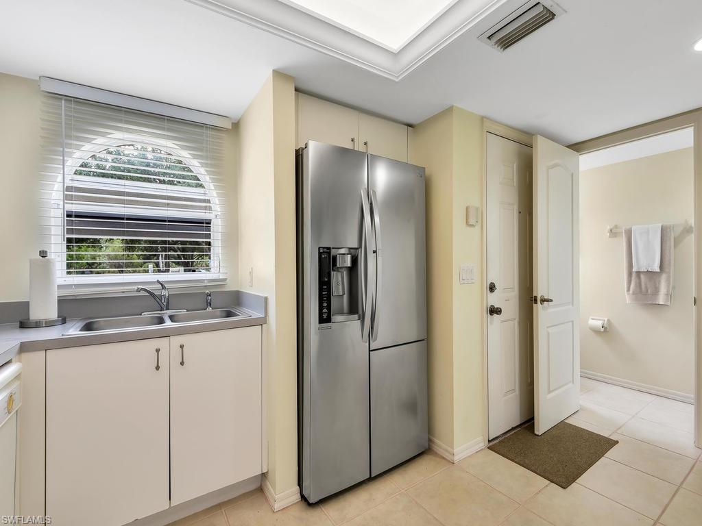 SUNSET LAKE CONDO - Residential