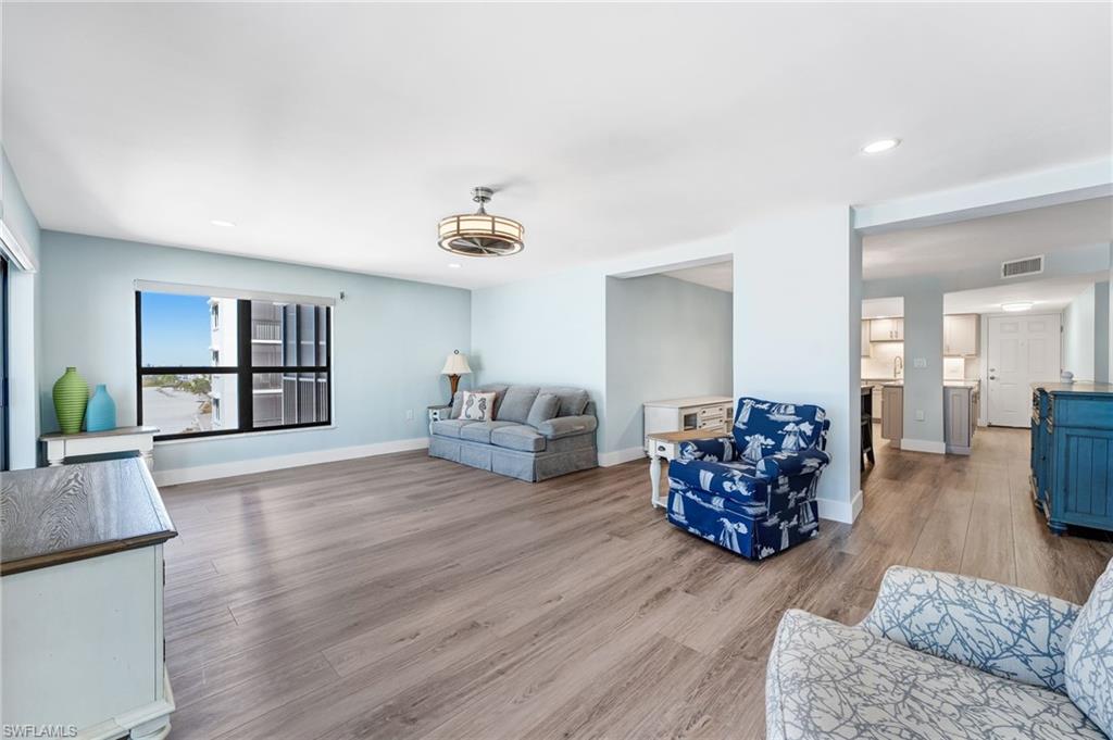 ISLAND WINDS CONDO - Residential