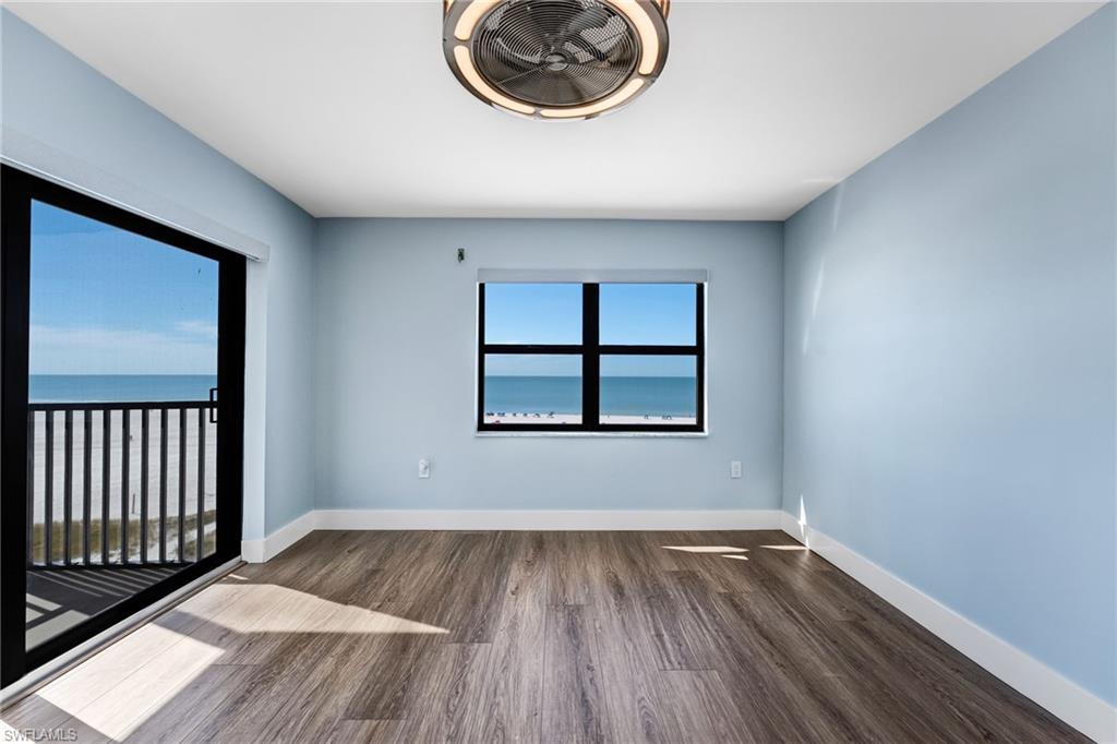 ISLAND WINDS CONDO - Residential