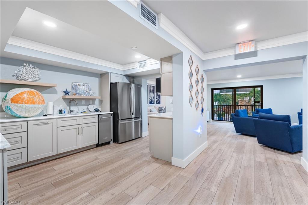 ISLAND WINDS CONDO - Residential