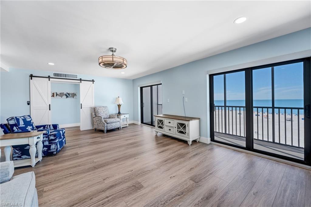 ISLAND WINDS CONDO - Residential