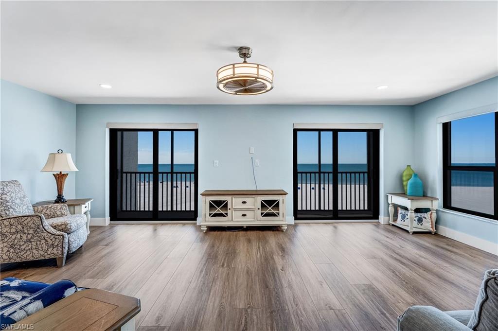 ISLAND WINDS CONDO - Residential