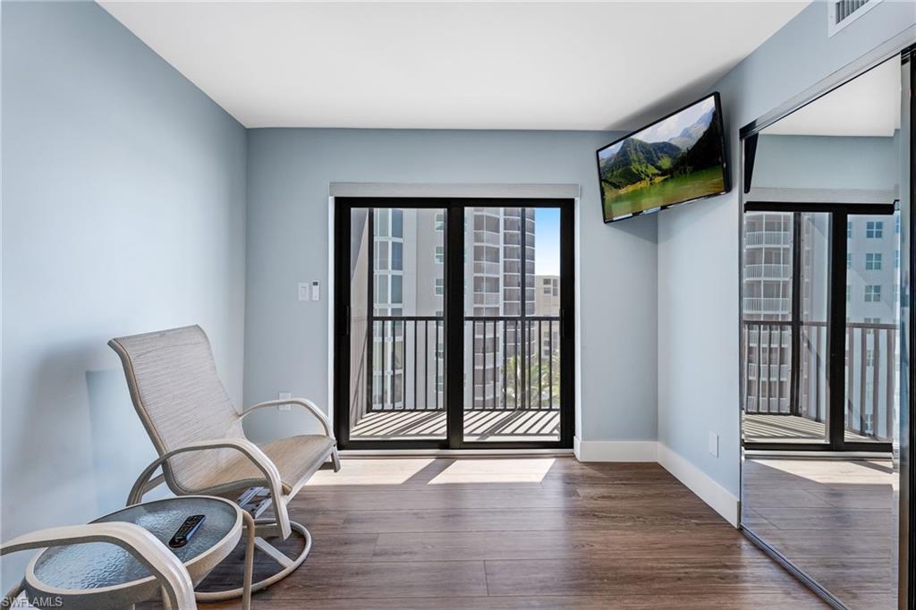 ISLAND WINDS CONDO - Residential