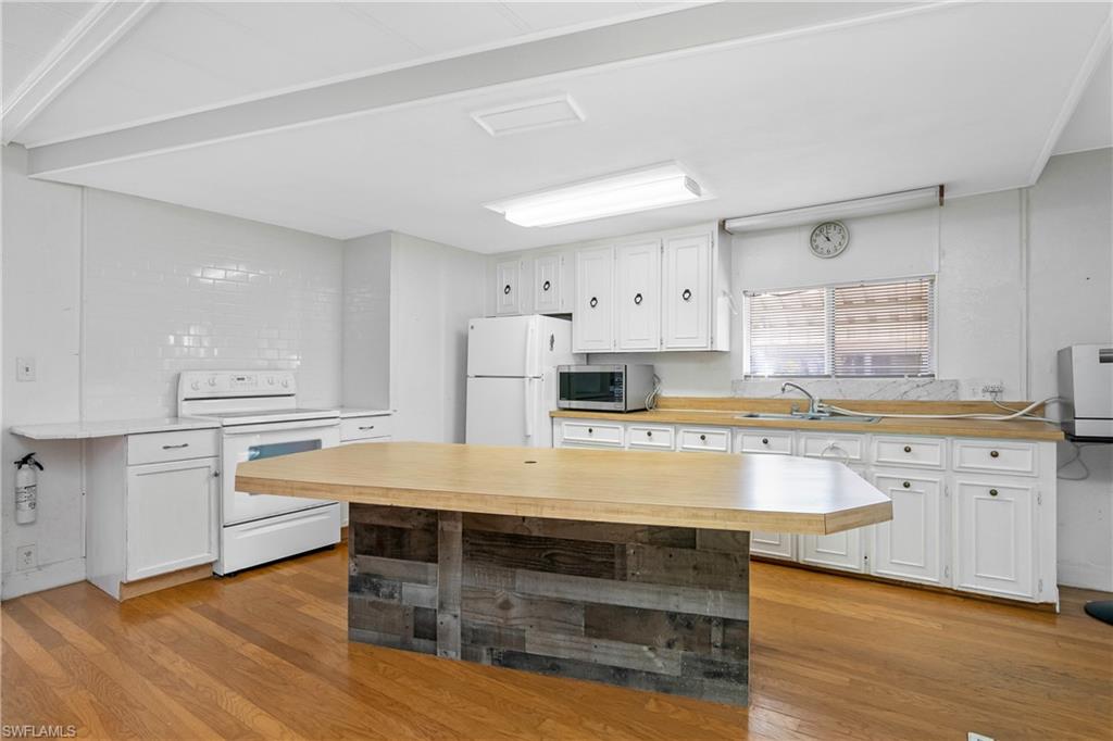 IMPERIAL BONITA ESTATES - Residential