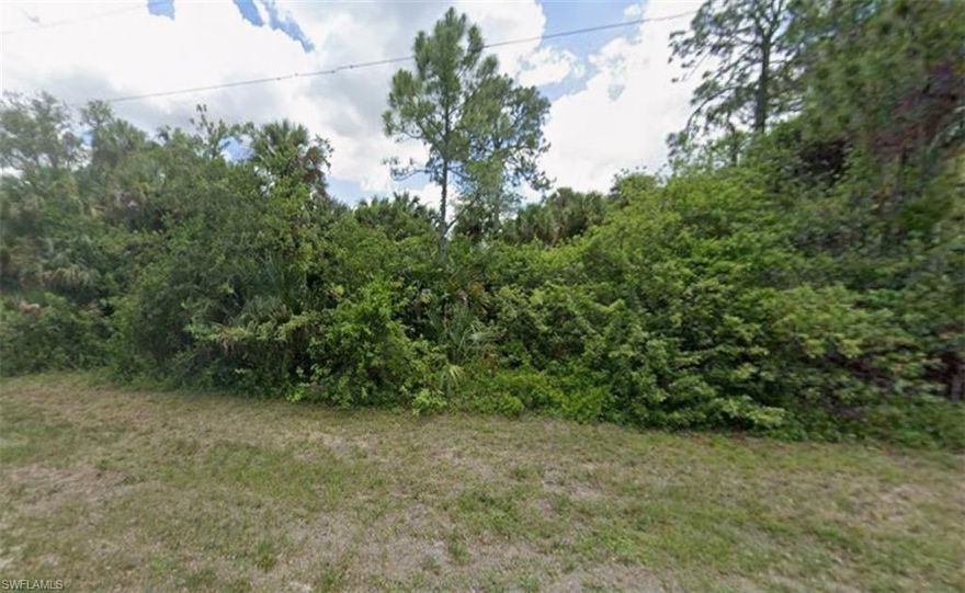 Great opportunity to own a 1/4 acre vacant lot in LaBelle, FL—ideal for building your future home or holding as a long-term investment. Located in a growing area with convenient access to Fort Myers, Lehigh Acres, and nearby amenities while still offering the privacy and space LaBelle is known for. No HOA. No Flood Zone!
