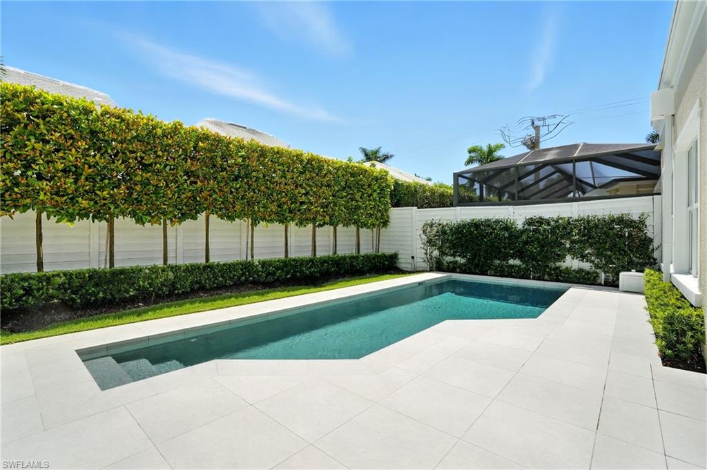 MEWS OF NAPLES - Residential