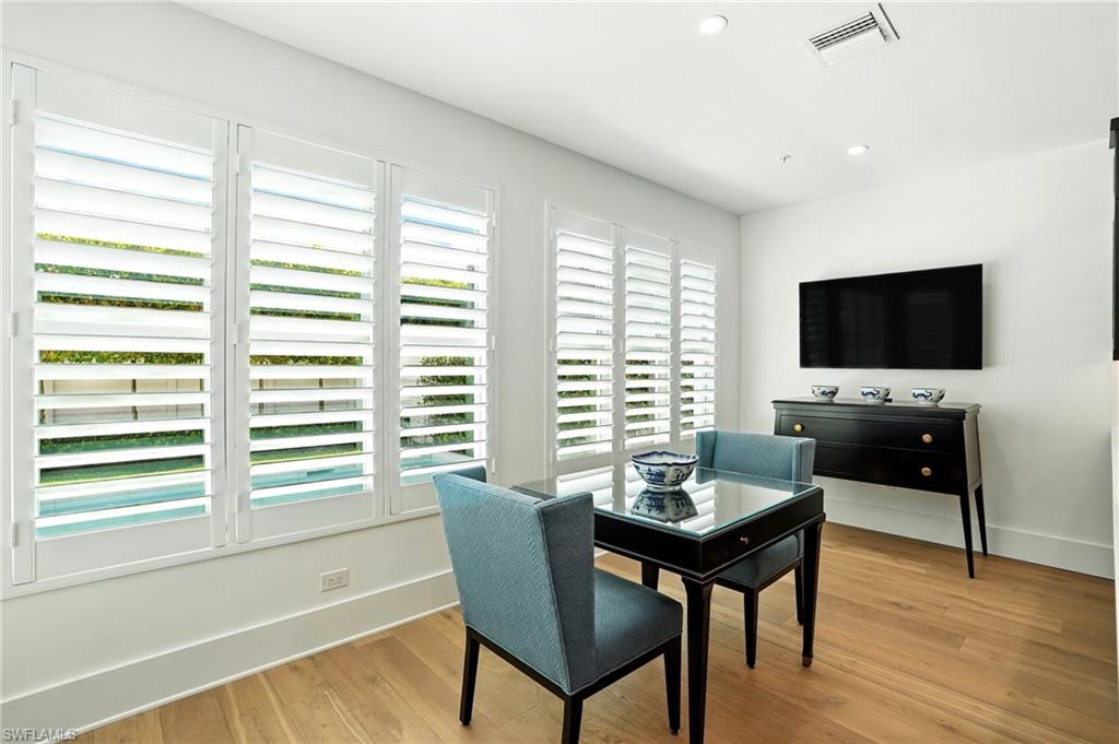 MEWS OF NAPLES - Residential