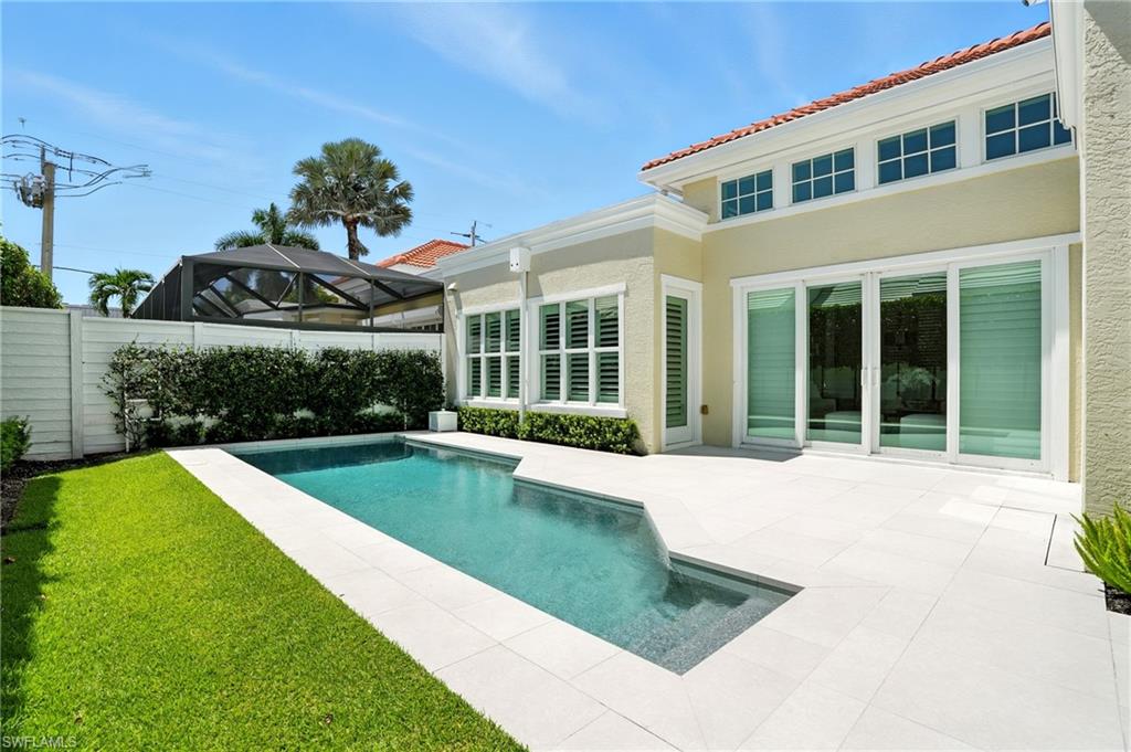 MEWS OF NAPLES - Residential