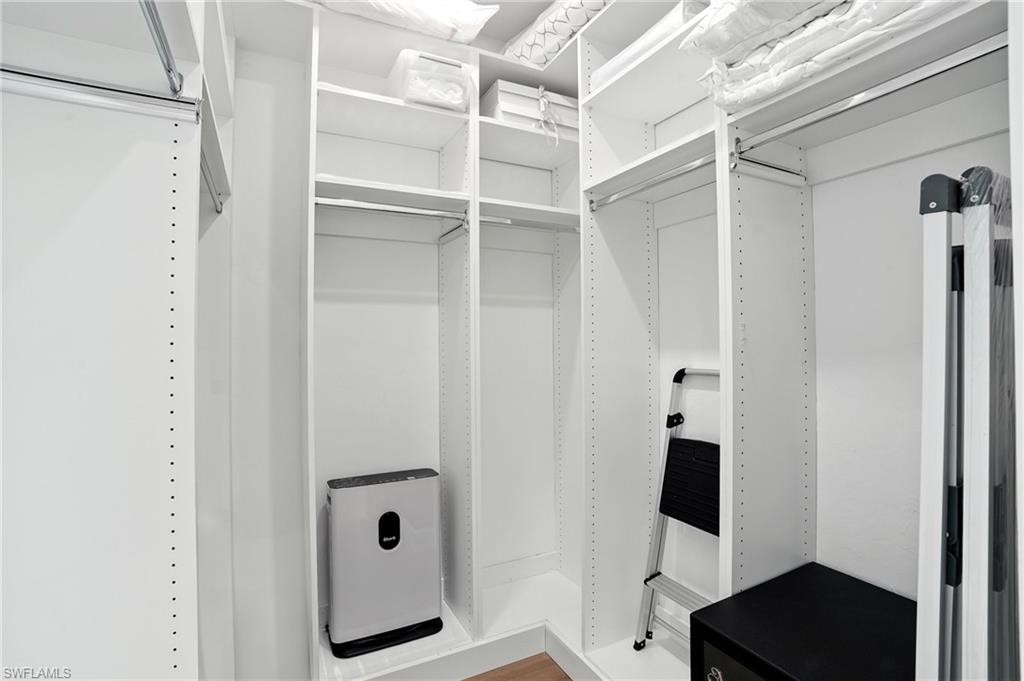 MEWS OF NAPLES - Residential