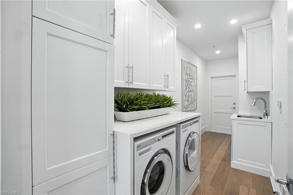 MEWS OF NAPLES - Residential