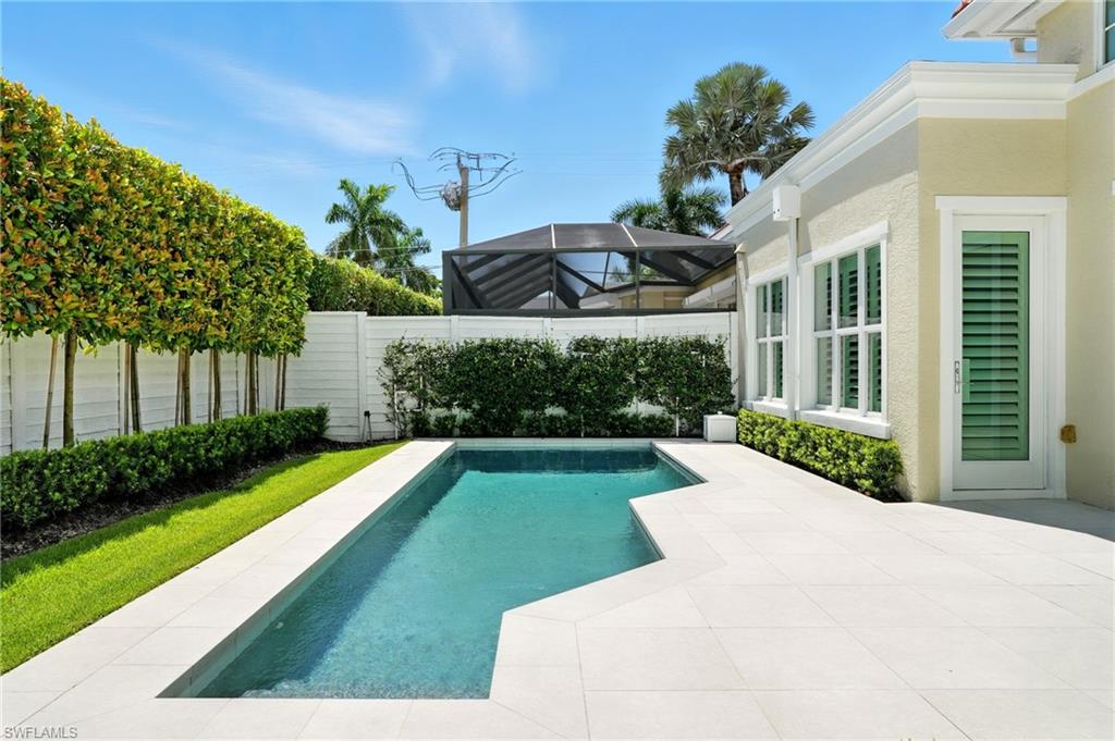 MEWS OF NAPLES - Residential