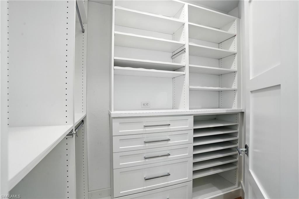 MEWS OF NAPLES - Residential