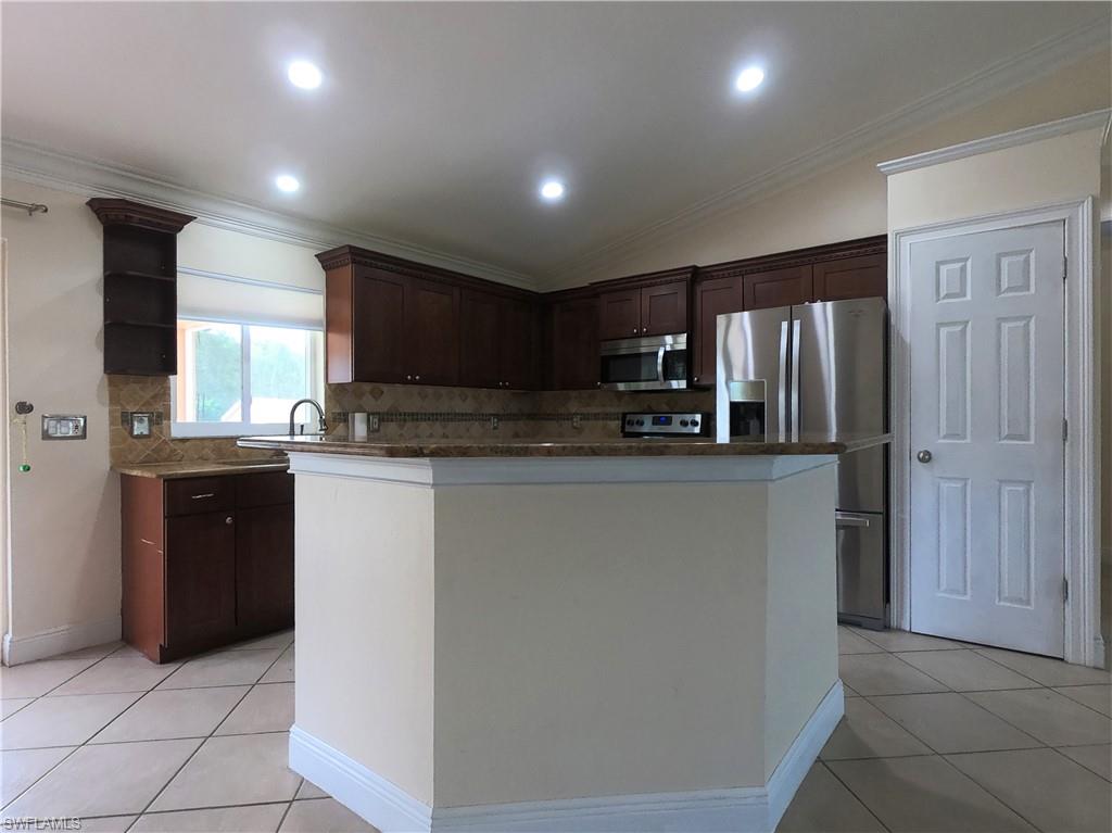 MIRROR LAKES - Residential