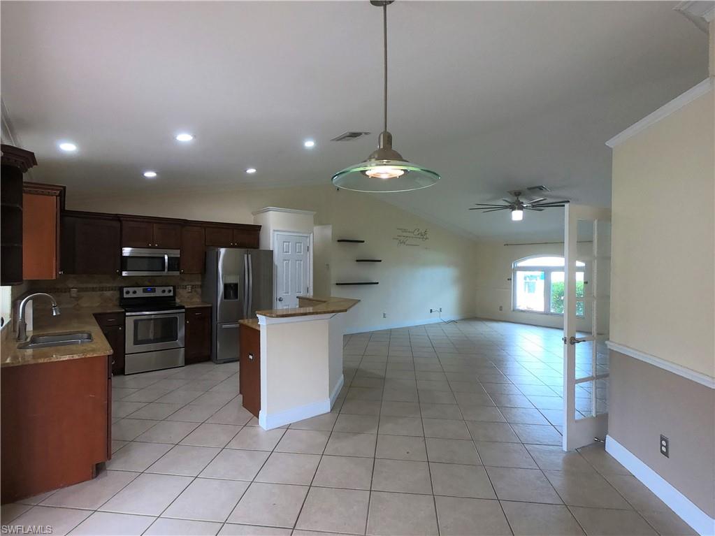 MIRROR LAKES - Residential