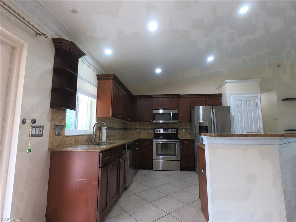 MIRROR LAKES - Residential