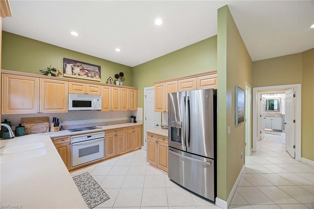 THE HAMPTONS - Residential Lease