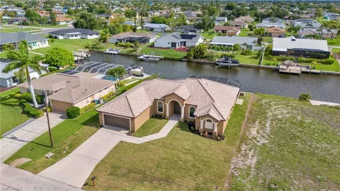 915 SE 33rd Ter, Cape Coral, FL 33904 - #: 224050803