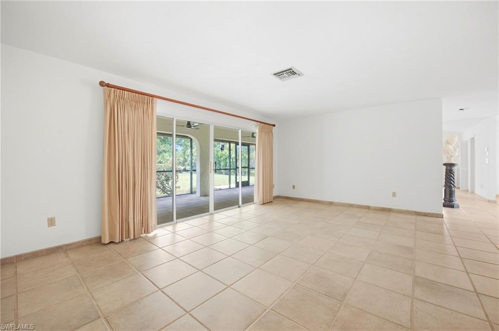 3066 Round Table LN
