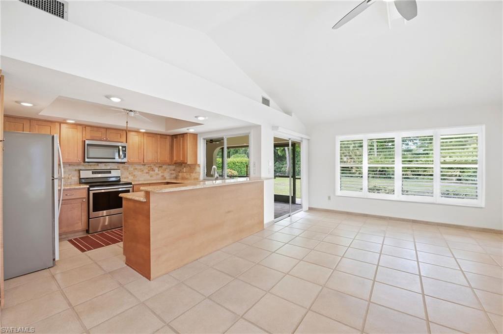 3066 Round Table LN