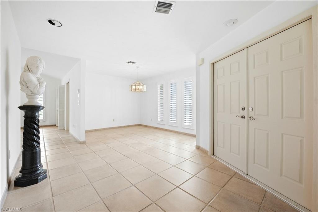 3066 Round Table LN