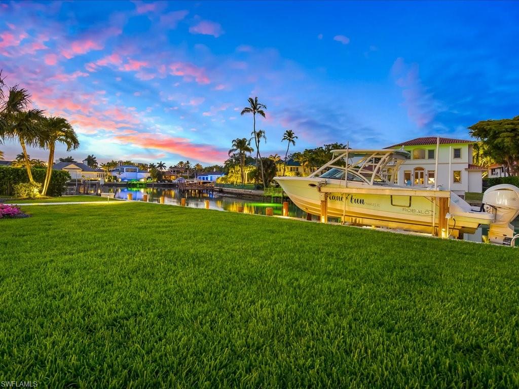 MOORINGS - Residential