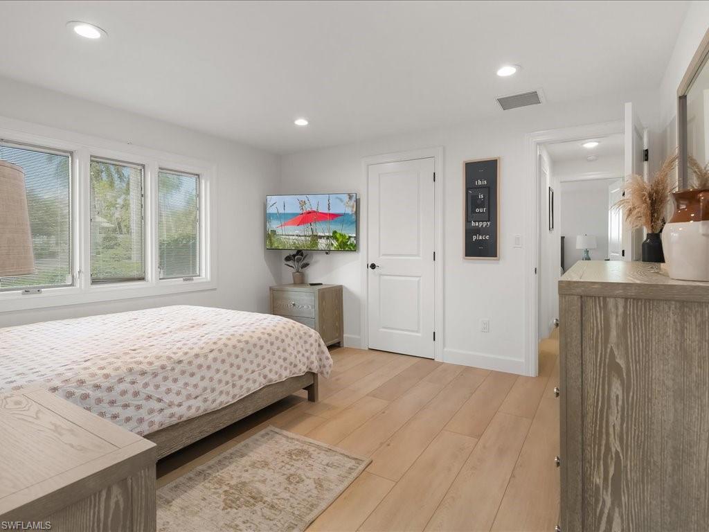 MOORINGS - Residential