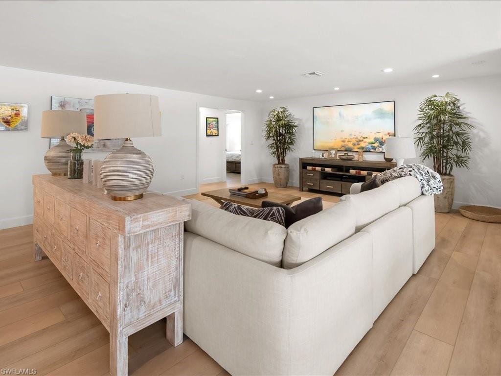 MOORINGS - Residential