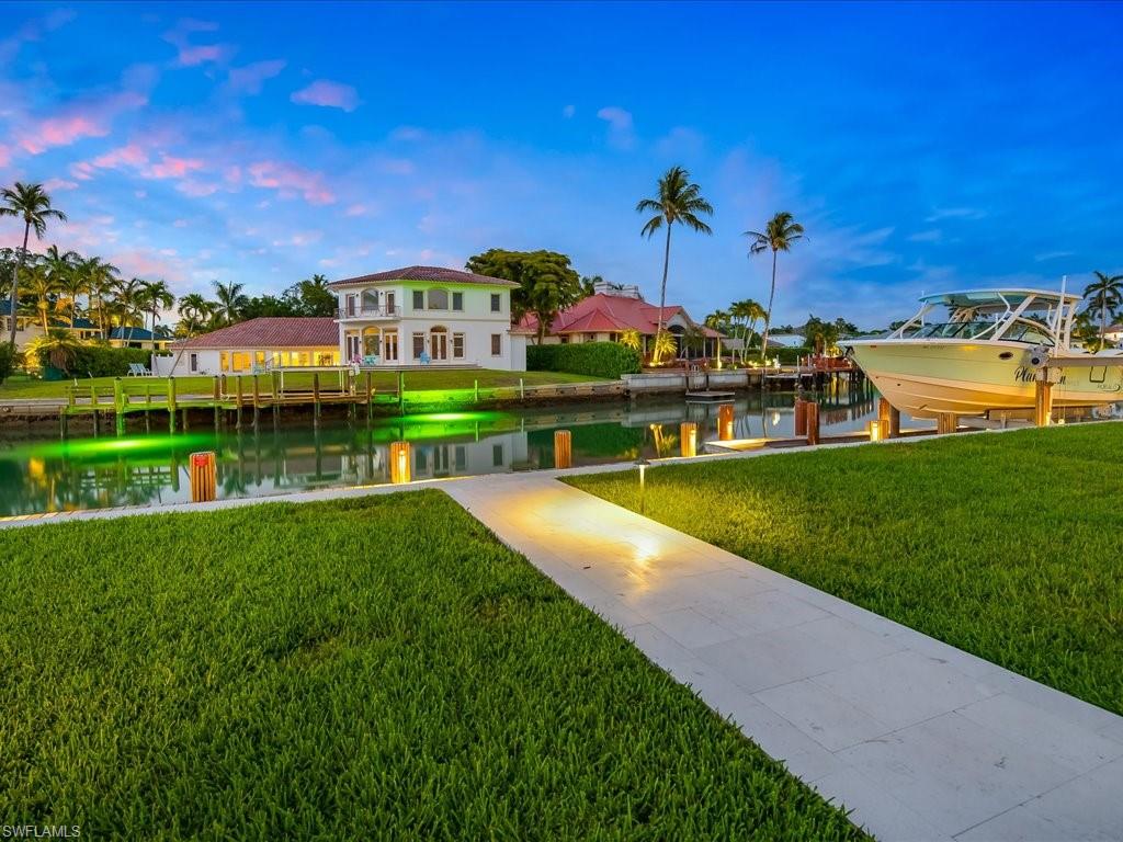 MOORINGS - Residential