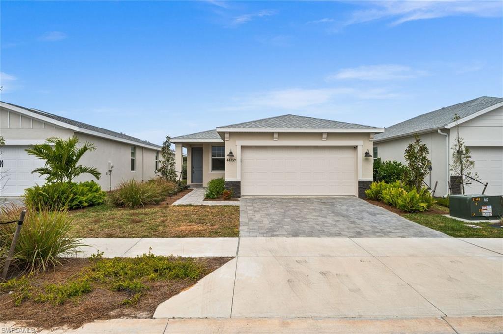 CRESCENT LAKES - Residential