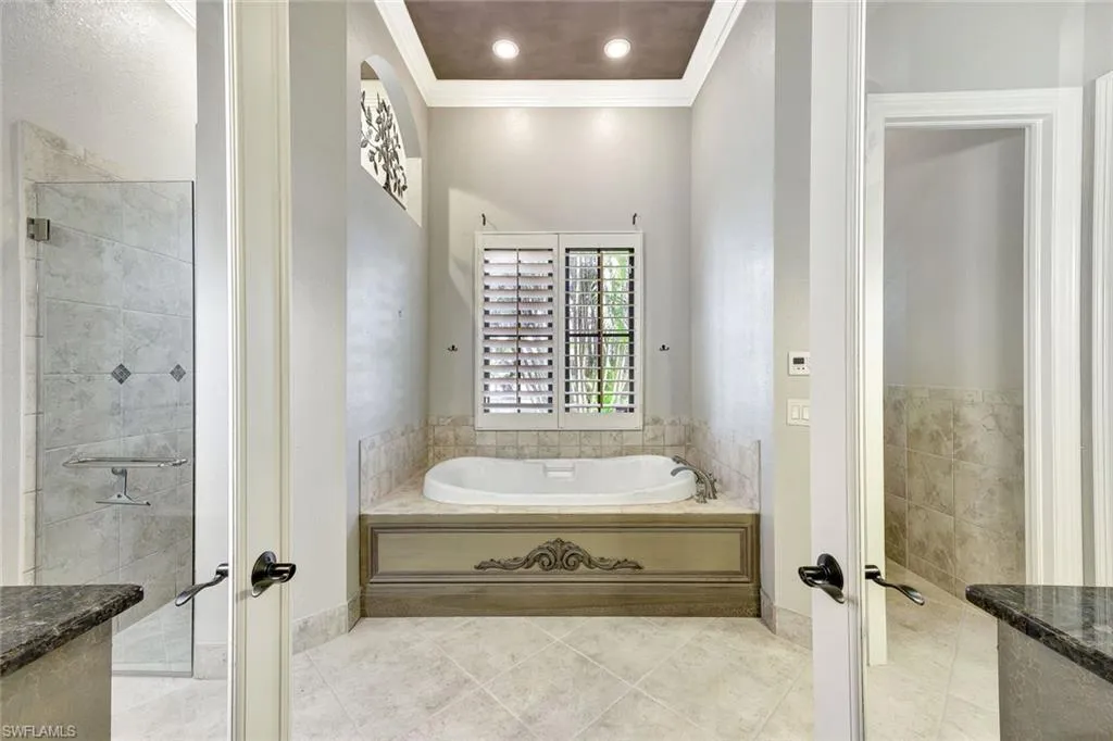 Fort Myers, Florida 33919, United States, 5 Bedrooms Bedrooms, ,5 BathroomsBathrooms,Residential,Active,10913