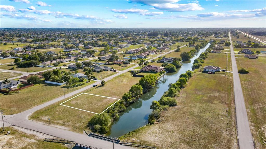CAPE CORAL - Land