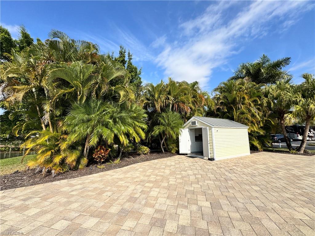 RIVERBEND MOTORCOACH RESORT - Land