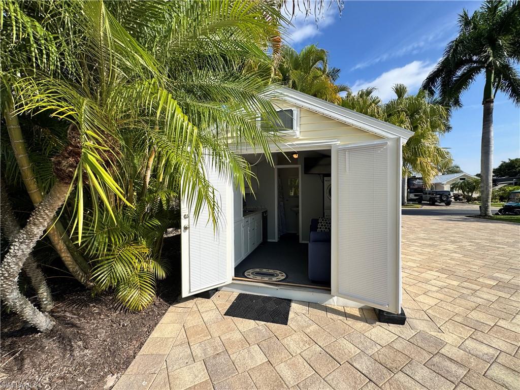 RIVERBEND MOTORCOACH RESORT - Land