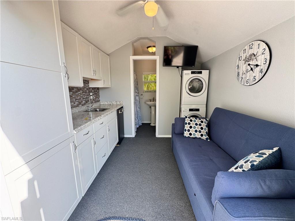 RIVERBEND MOTORCOACH RESORT - Land