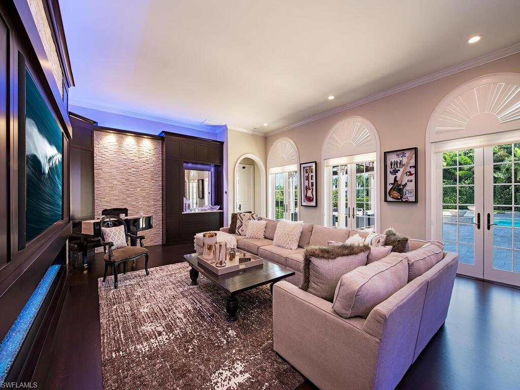 BAY LAUREL ESTATES - Residential